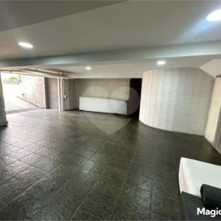 Casa com 400m², 4 dormitórios, sendo 3 suítes, 5 vagas de garagem, à venda na Vila Prudente.