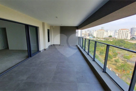 Apartamento à venda com 4 quartos, sendo 2 suítes,  em Água Branca, São Paulo, SP