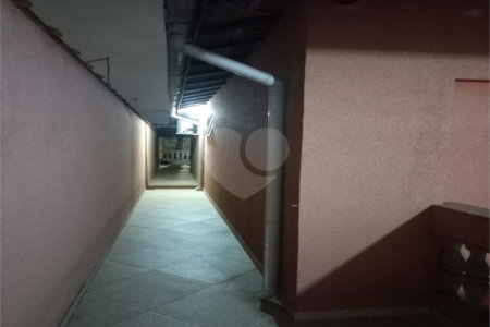 Sobrado à venda com 2 quartos em Jardim Santa Emília, São Paulo, SP
