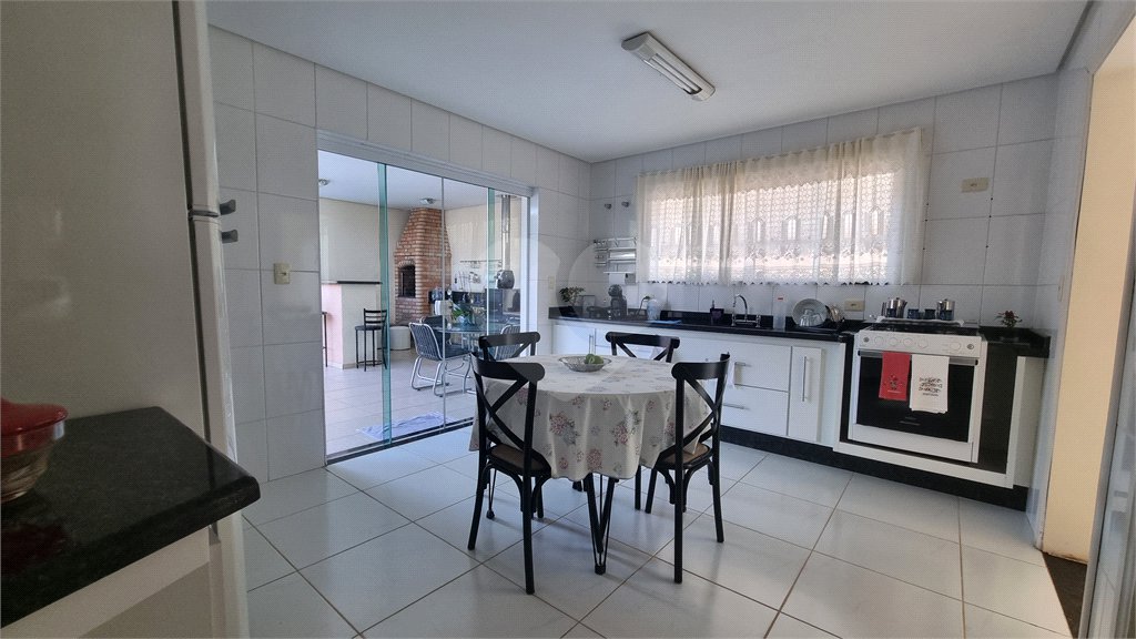 Casa à venda com 4 quartos, sendo 3 suítes,  no condomínio Residencial Villa dos Inglezes, Sorocaba - SP