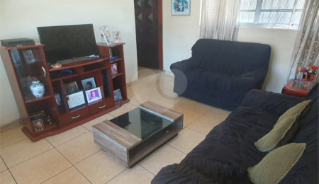 Casa Térrea à venda com 3 quartos, sendo 1 suíte,  no Centro, Poá, SP