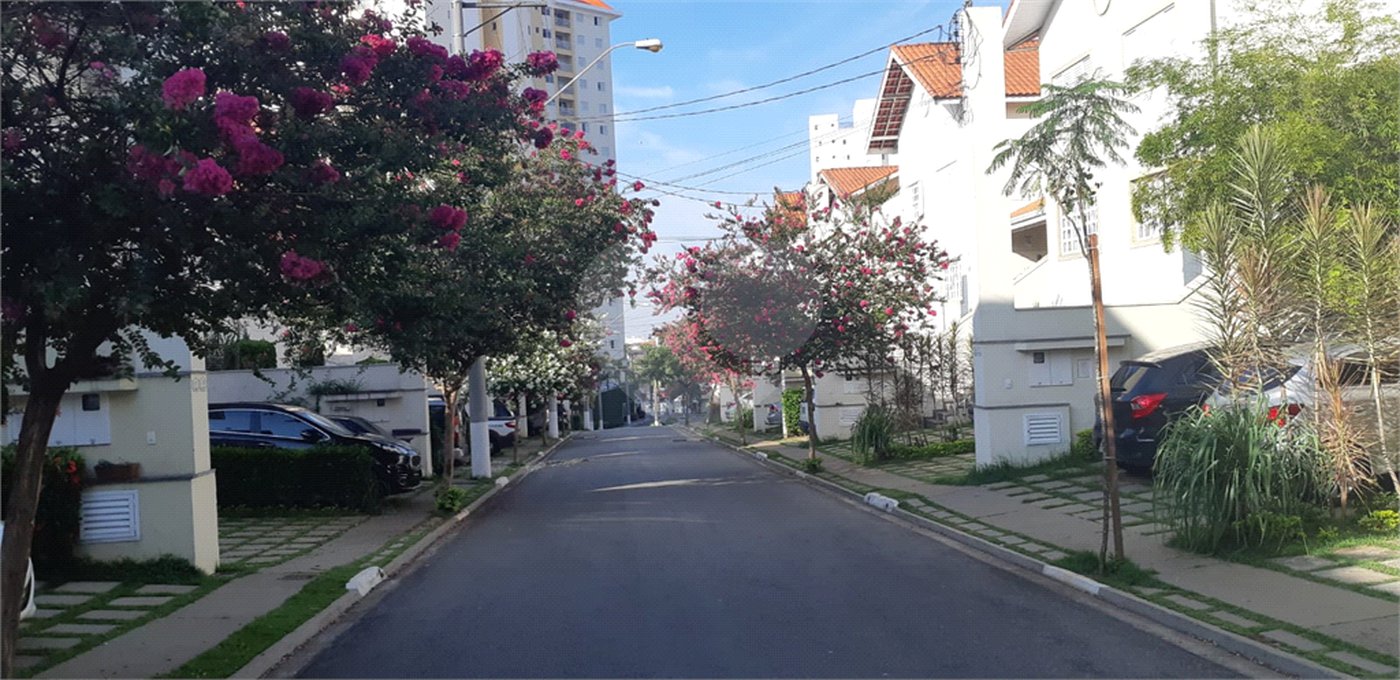 Casa à venda com 3 quartos, sendo 1 suíte, no condomínio Reserva das Flores - Casas, Guarulhos - SP
