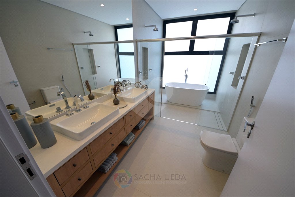 Casa à venda com 4 suítes no condomínio Villa dos Pinheiros, Indaiatuba - SP