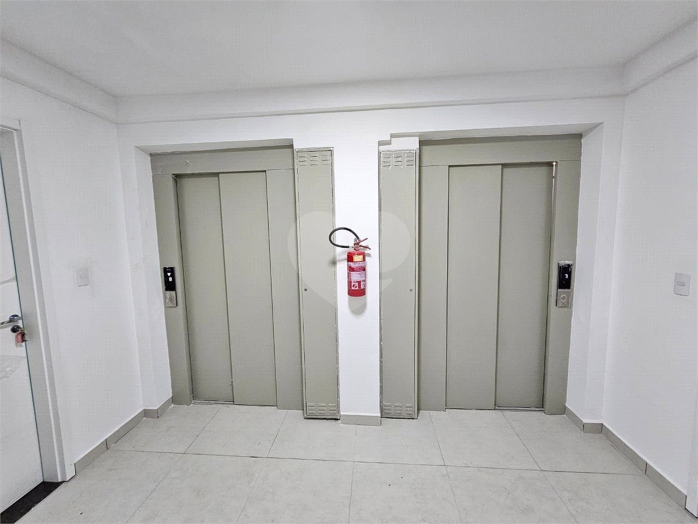 Apartamento à venda com 2 quartos, sendo 1 suíte, em Vila Galvão, Guarulhos, SP