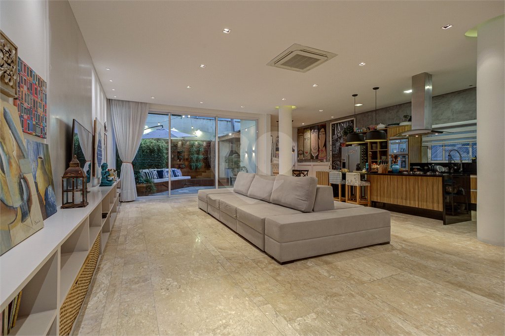 Casa à venda com 4 suítes no condomínio Ville de France, São Paulo - SP