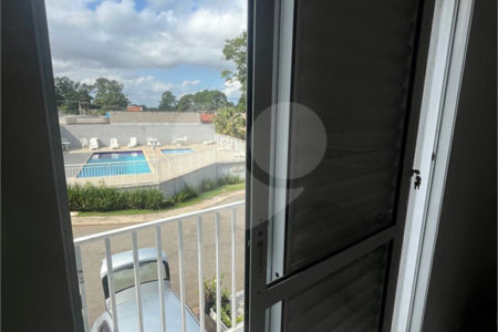 Casa à venda com 2 quartos no condomínio Carvalho Lagares, Poá - SP