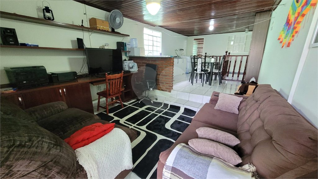 Casa à venda com 4 quartos, sendo 1 suíte, em Parque Maria Domitila, São Paulo, SP