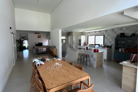 Casa à venda com 3 suítes no condomínio Vila Hipica Ii, Vinhedo - SP