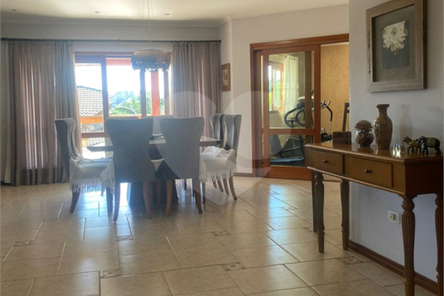 Casa à venda com 5 quartos, sendo 4 suítes, no condomínio Lago do Imperador, Mairiporã - SP