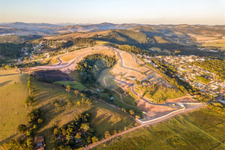 Terrenos a partir 300 metros em condomínio fechado e pronto para construir, aceita financiamento