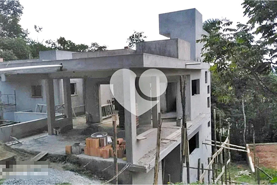 Casa à venda com 4 quartos, sendo 3 suítes, no condomínio Cantareira, Mairiporã - SP