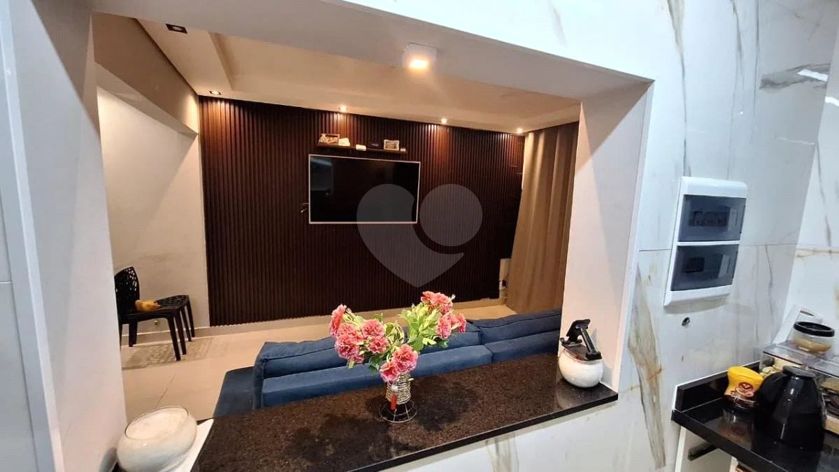 Casa de 2 quartos em Rua Orange, Vila Luzita, Santo André - Venda!