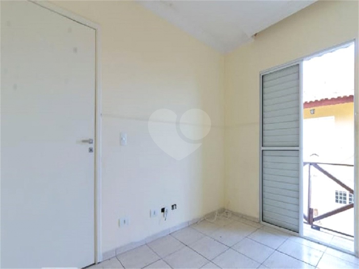 Casa para alugar com 2 quartos, sendo 1 suíte,  no condomínio Nova Carioba, São Paulo - SP