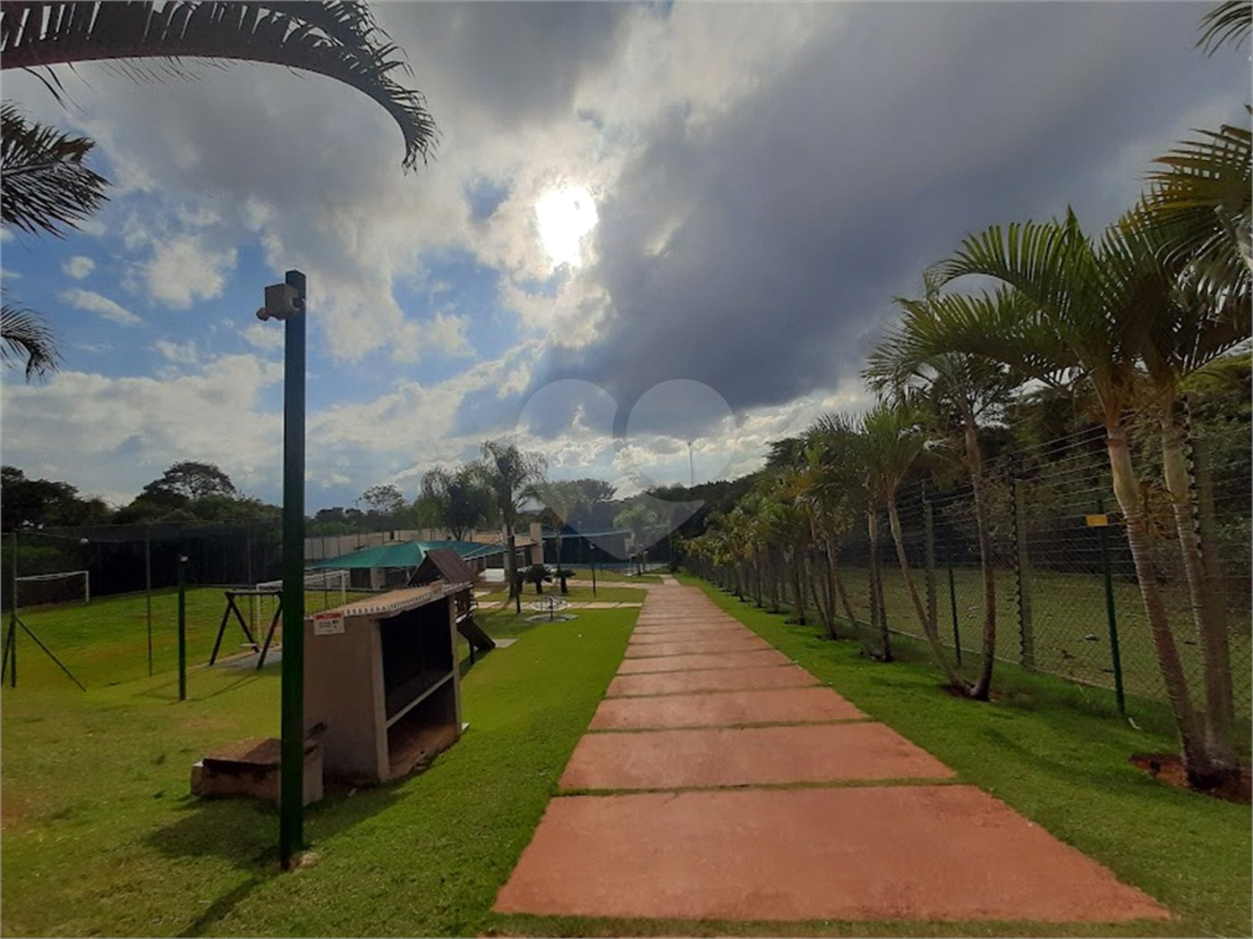 Casa à venda com 3 quartos, sendo 1 suíte, no condomínio Golden Park Residence II, Sorocaba - SP
