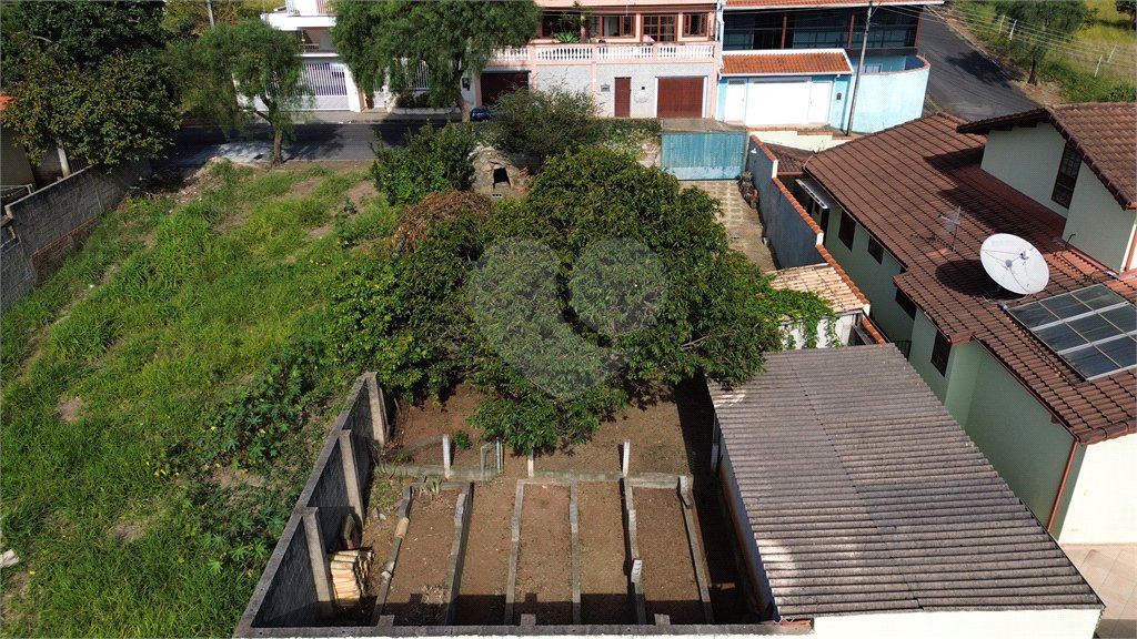 Casa à venda com 3 quartos, sendo 1 suíte, no Centro, Extrema, MG