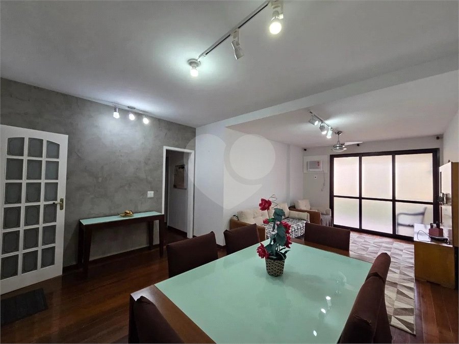 Apartamento à venda com 2 quartos, sendo 1 suíte,  em Laranjeiras, Rio de Janeiro, RJ