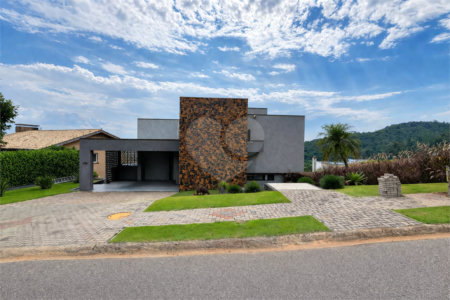 Casa à venda com 4 suítes no condomínio Porto Atibaia, Atibaia - SP