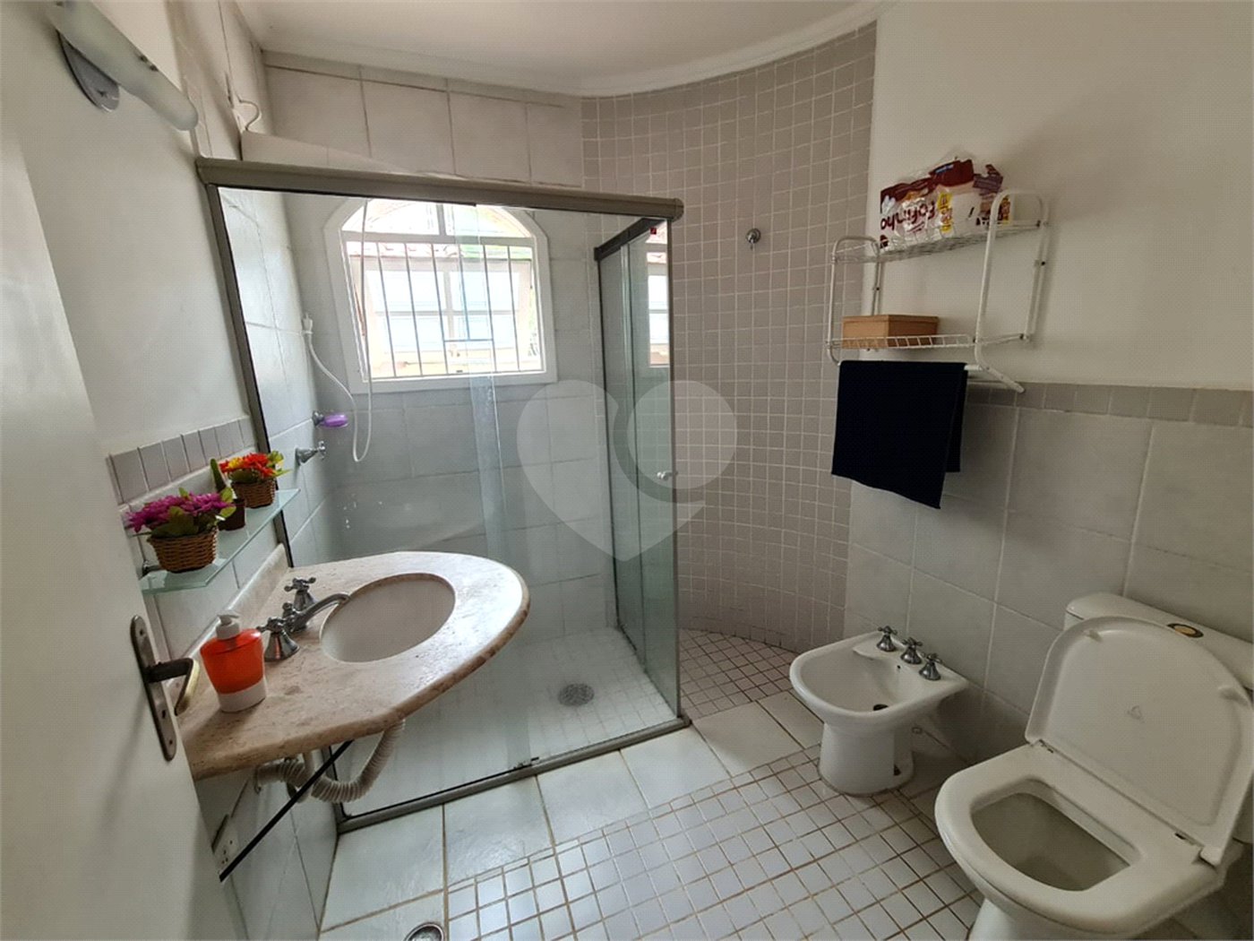 Sobrado à venda com 4 quartos, sendo 1 suíte,  em Jardim Leonor Mendes de Barros, São Paulo, SP