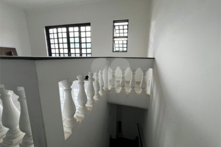 Sobrado à venda com 3 quartos, sendo 1 suíte, em Lopes de Oliveira, Sorocaba, SP