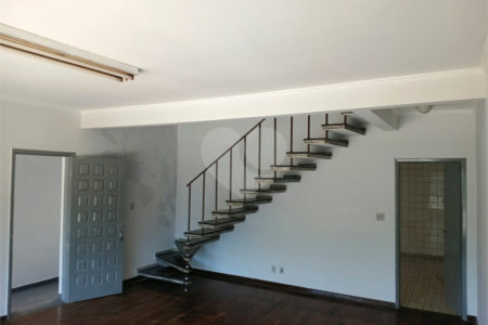 Sobrado à venda com 3 quartos, sendo 1 suíte,  no Centro, Santo André, SP