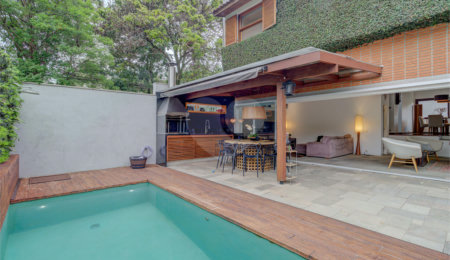 Casa à venda com 4 quartos, sendo 2 suítes,  no condomínio Vila Antonieta, São Paulo - SP