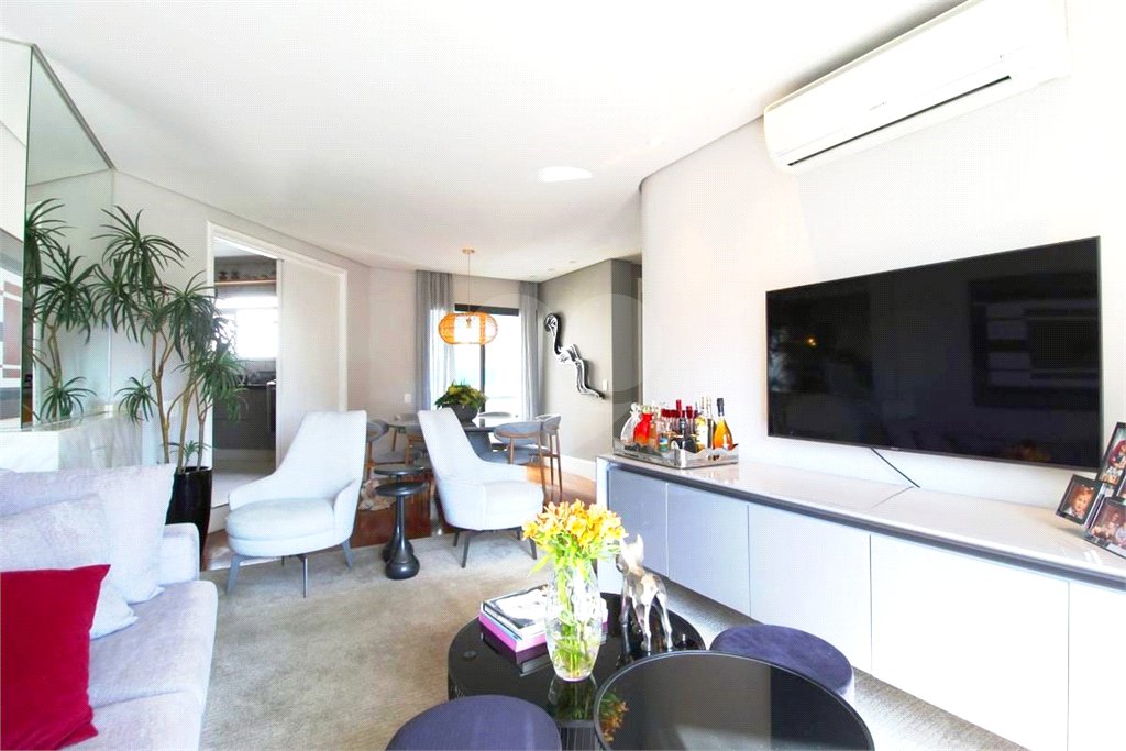 Apartamento à venda com 3 quartos, sendo 1 suíte, em Indianópolis, São Paulo, SP