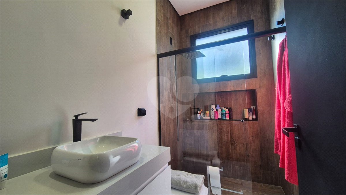 Casa à venda com 5 quartos, sendo 3 suítes, no condomínio Residencial Vale do Lago, Sorocaba - SP
