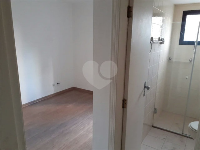 Apartamento à venda com 3 quartos, sendo 1 suíte,  em Morumbi, São Paulo, SP