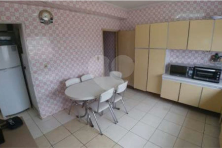 Sobrado à venda com 4 quartos, sendo 1 suíte, em Parque Vitória, São Paulo, SP
