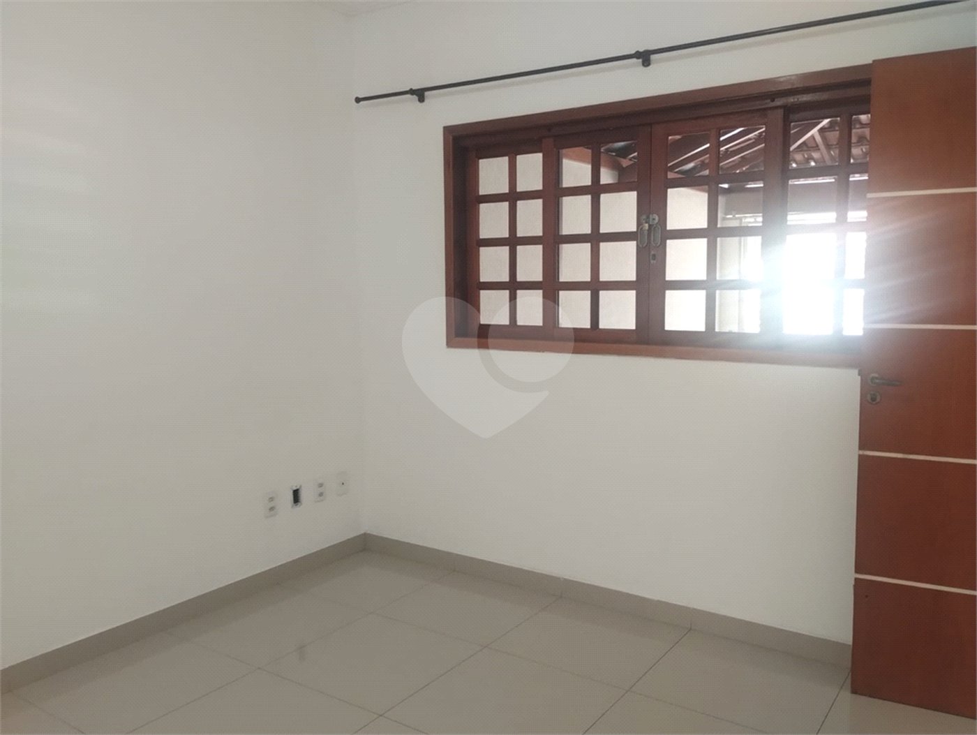 Casa à venda com 3 quartos, sendo 1 suíte, em Parque Industrial, São José dos Campos, SP