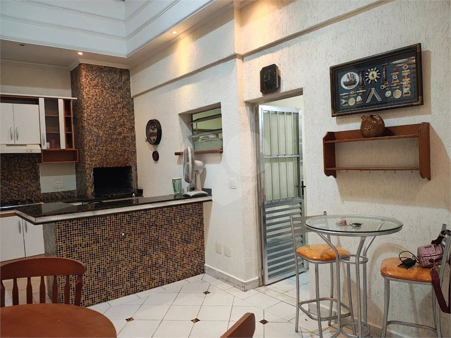 SOBRADO COMERCIAL PARA LOCAÇÃO NO RUDGE RAMOS | 197 m²