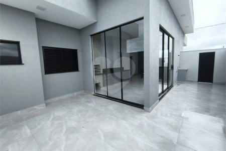 Casa à venda com 3 quartos, sendo 1 suíte,  no condomínio Tivolli, Itapetininga - SP