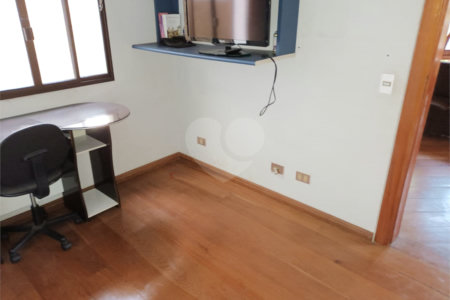 Casa à venda com 4 quartos, sendo 3 suítes, no condomínio Arujá 5, Arujá - SP