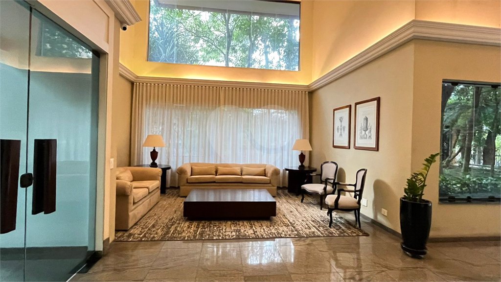 Apartamento à venda com 3 suítes em Moema, São Paulo, SP