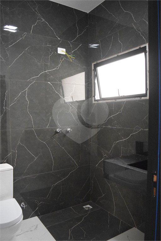 Casa à venda com 4 suítes no condomínio Figueira Garden, Atibaia - SP