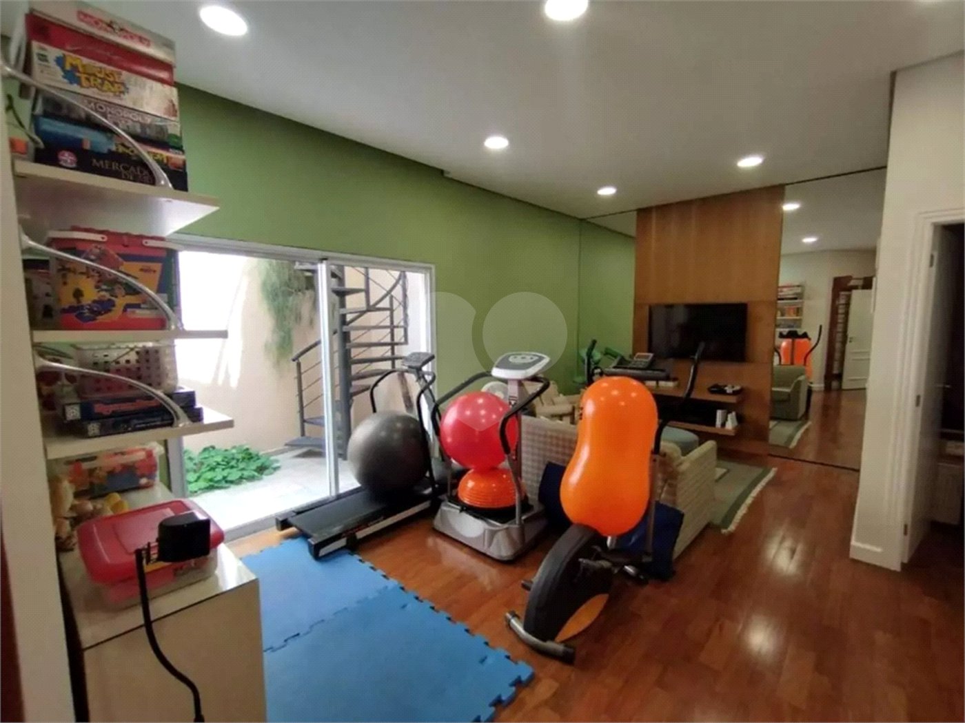 Casa à venda ou para alugar com 4 suítes no condomínio Solares Vila Europa, São Paulo - SP