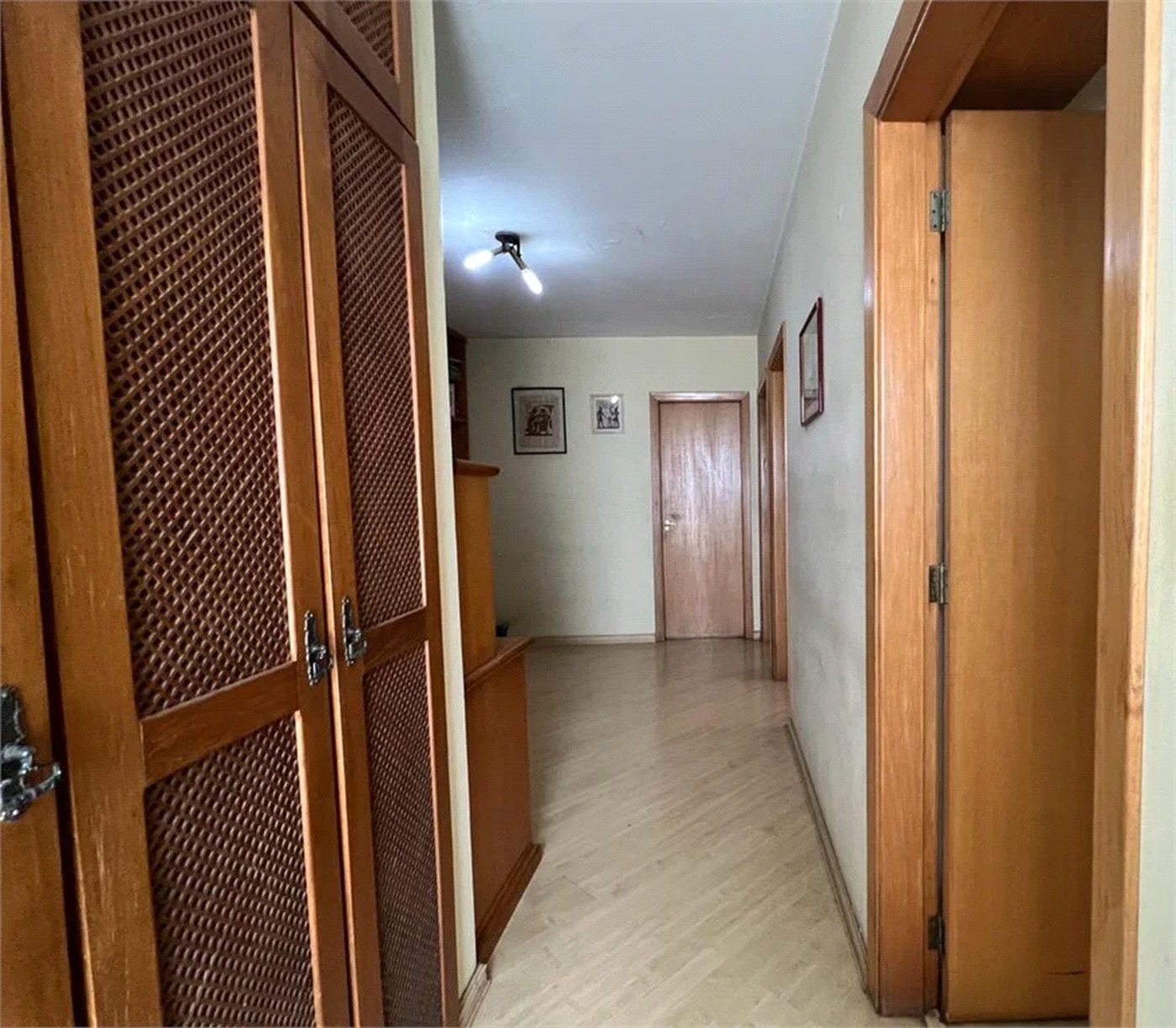 Casa à venda com 4 quartos, sendo 1 suíte, em Jardim das Vertentes, São Paulo, SP