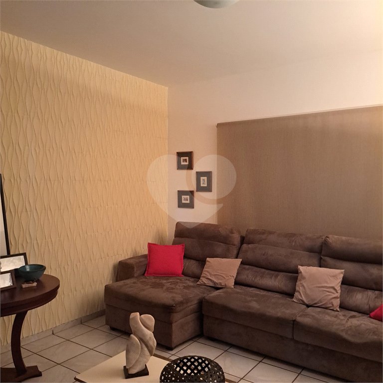 Casa à venda com 3 quartos, sendo 1 suíte,  em Jardim das Estações (vila Xavier), Araraquara, SP