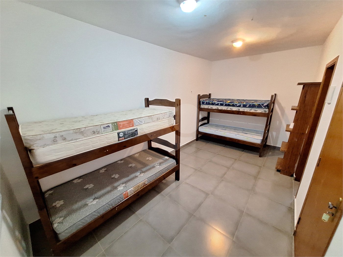 Casa à venda com 7 quartos, sendo 3 suítes, no condomínio Chacaras do Lago, Vinhedo - SP