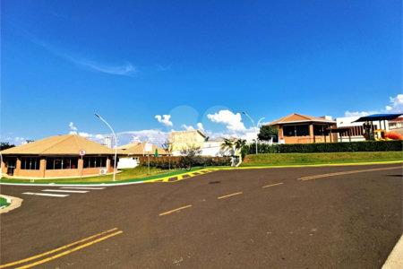 Casa à venda com 3 quartos, sendo 2 suítes, no condomínio Residencial Maria Dulce, Indaiatuba - SP