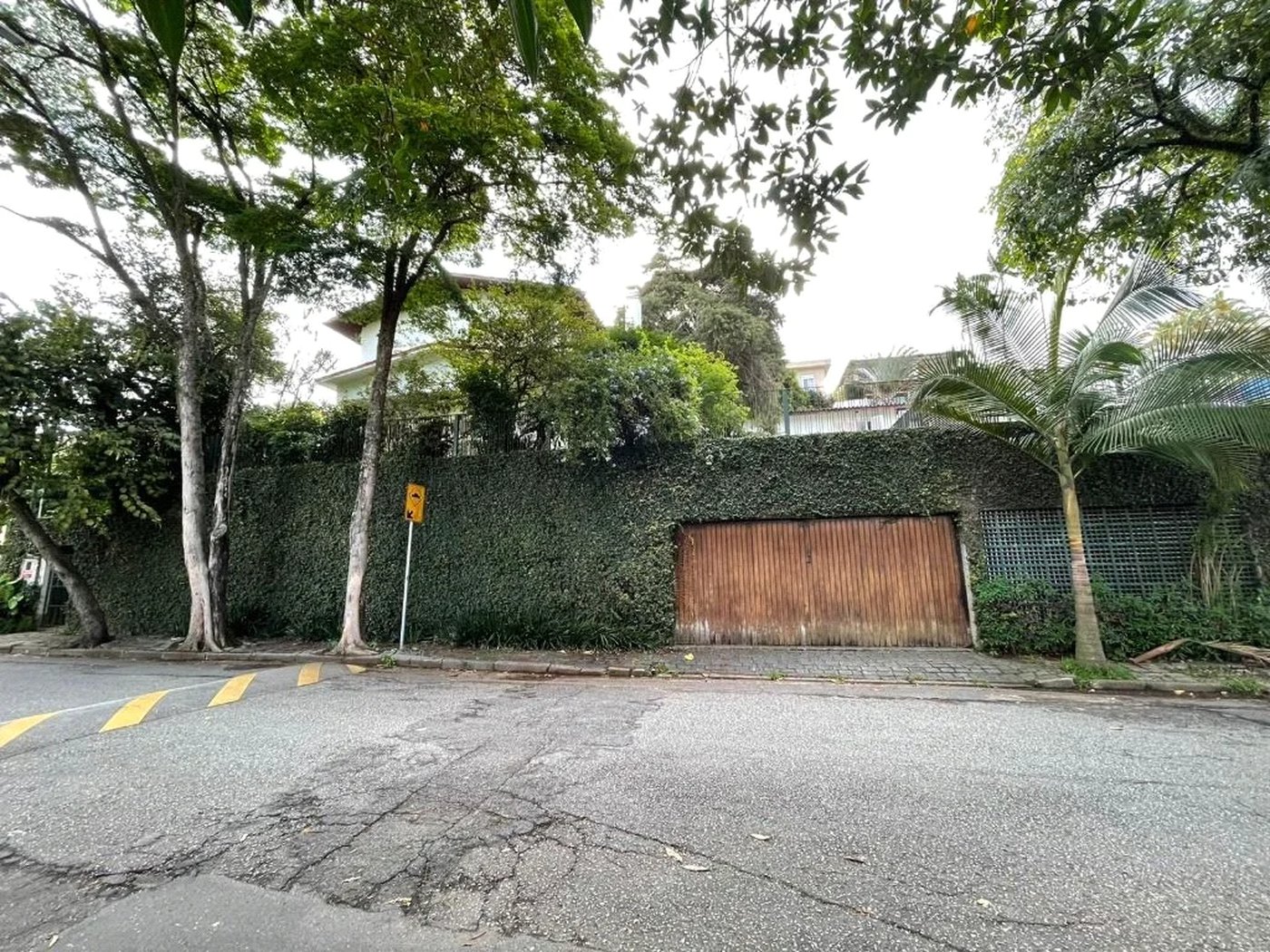 Sobrado à venda com 4 quartos, sendo 1 suíte, em Vila Inah, São Paulo, SP