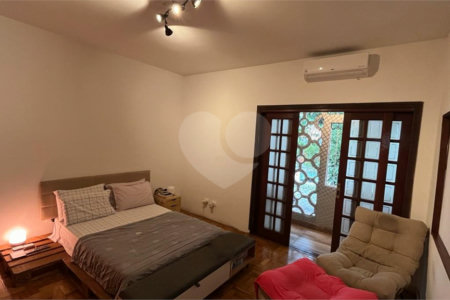Sobrado à venda com 2 quartos em Vila Uberabinha, São Paulo, SP