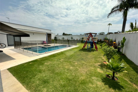 Casa à venda com 4 quartos, sendo 3 suítes, no condomínio Vilagio Ipanema 1, Araçoiaba da Serra - SP