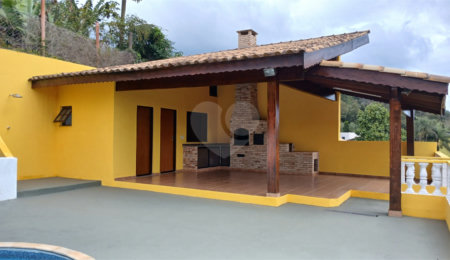 Casa em condomínio para alugar com 3 quartos, sendo 1 suíte, em Vila Petrópolis, Atibaia, SP