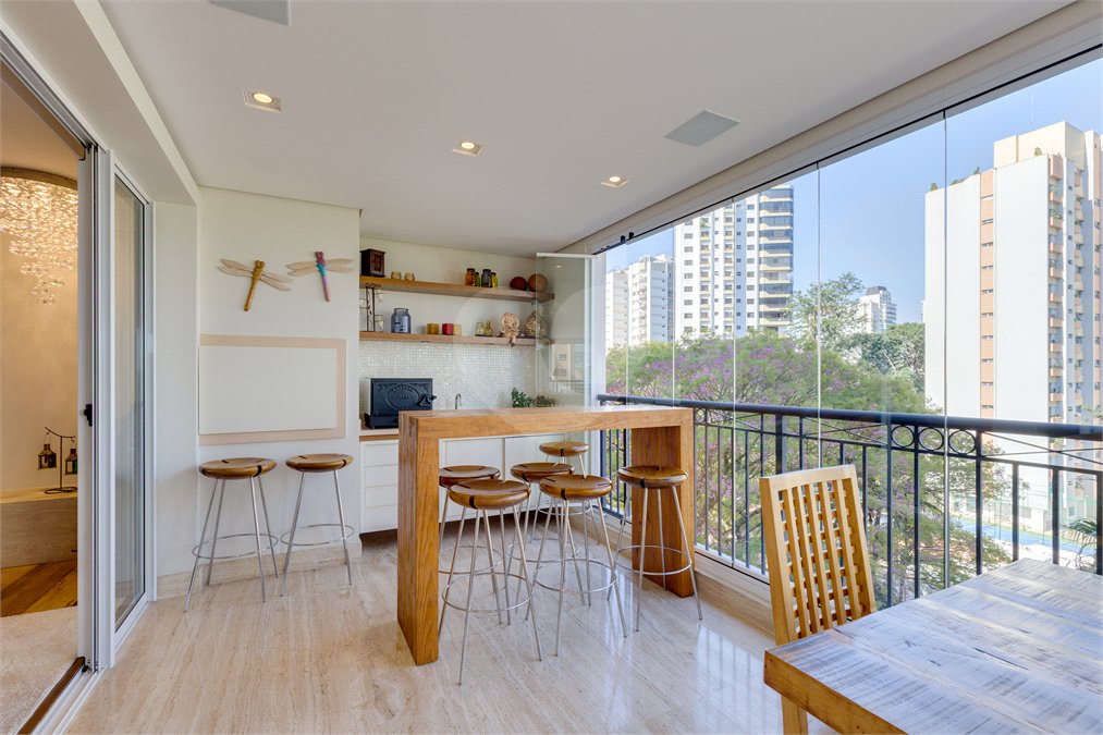 Apartamento à venda com 4 quartos, sendo 2 suítes, em Campo Belo, São Paulo, SP