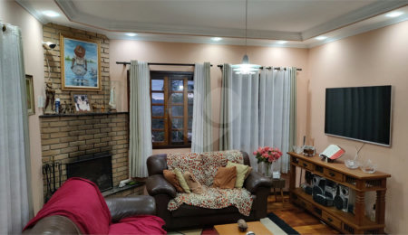 Casa à venda com 4 quartos, sendo 1 suíte, no condomínio Parque Suiça, Caieiras - SP