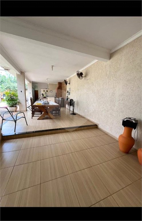 Casa à venda com 5 quartos, sendo 3 suítes,  em Jardim Novo Aeroporto, Três Lagoas, MS