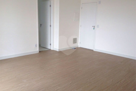 Apartamento à venda com 3 quartos, sendo 1 suíte,  em Jardim Parque Morumbi, São Paulo, SP