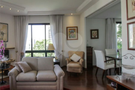 Apartamento à venda com 4 quartos, sendo 3 suítes, em Vila Andrade, São Paulo, SP