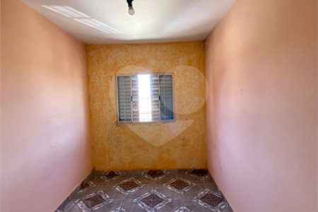 Sobrado à venda com 4 quartos em Jardim Cacique, Suzano, SP
